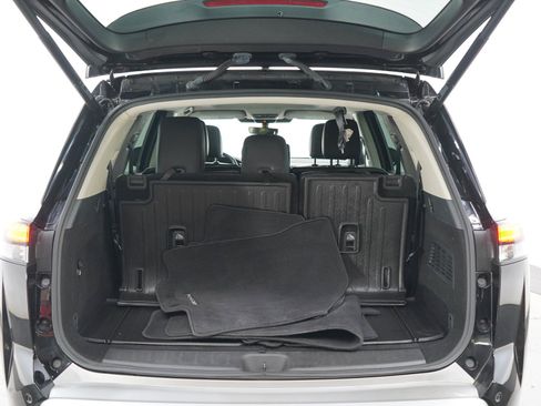 Used 2023 Nissan Pathfinder SL AWD/4WD image 17