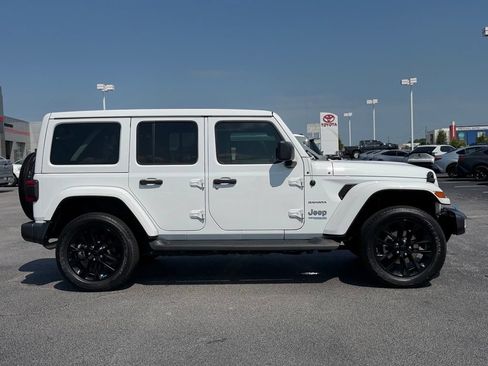 Used 2022 Jeep Wrangler Unlimited Sahara AWD/4WD image 5