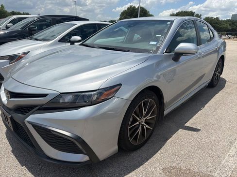 Used 2024 Toyota Camry SE FWD image 1