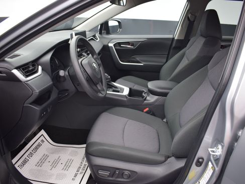 Used 2025 Toyota RAV4 XLE image 13