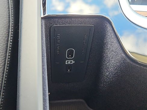 Used 2025 Volvo XC90 B6 Plus w/ Protection Package Premier image 10