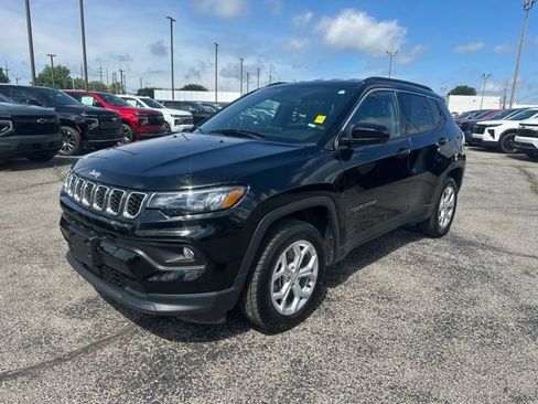 Used 2024 Jeep Compass Latitude AWD/4WD image 7