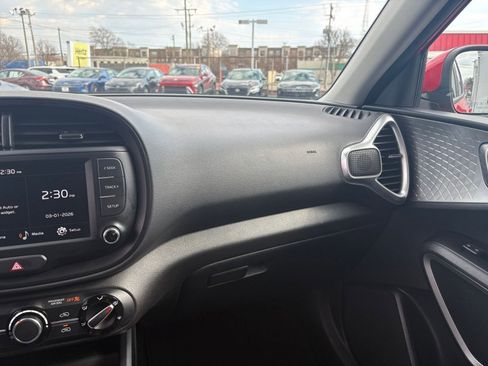 Used 2025 Kia Soul LX w/ LX Technology Package image 33