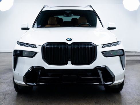 Used 2024 BMW X7 xDrive40i w/ M Sport Package image 2