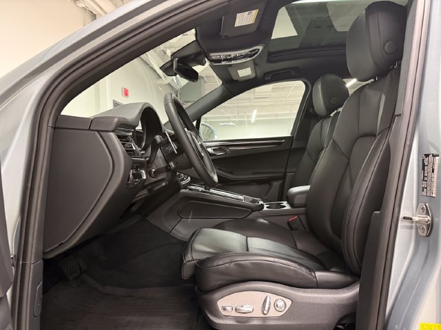 Certified 2026 Porsche Macan AWD/4WD image 5