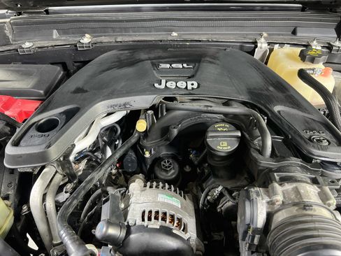 Used 2018 Jeep Wrangler Unlimited Sport AWD/4WD image 27