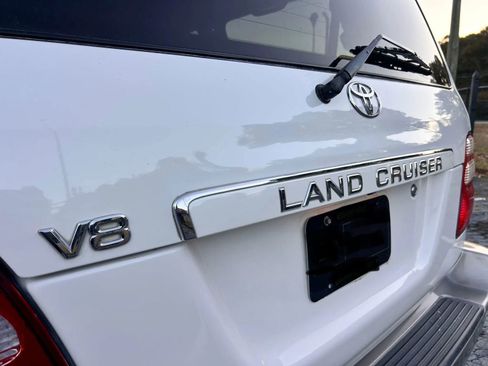 Used 2005 Toyota Land Cruiser image 30