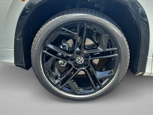 New 2026 Volkswagen Tiguan SE R-Line FWD image 12