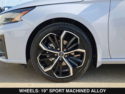 New 2025 Nissan Altima 2.5 SR image 28