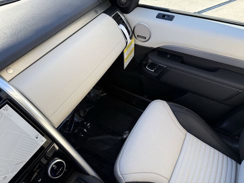 New 2026 Land Rover Discovery Limited Edition image 26