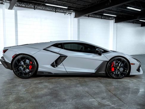 Used 2024 Lamborghini Revuelto AWD/4WD image 4