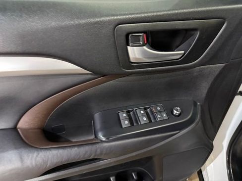 Used 2017 Toyota Highlander XLE AWD/4WD image 10
