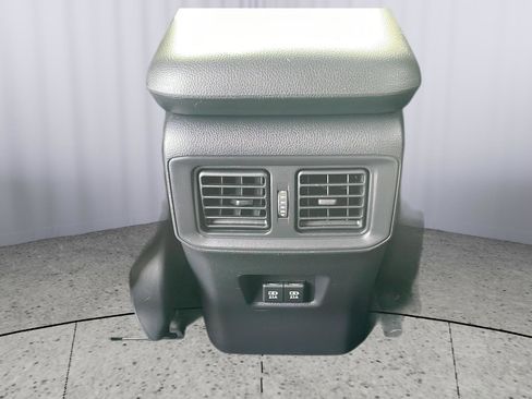 Used 2020 Toyota RAV4 XLE w/ Convenience Package image 12