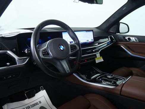 Used 2025 BMW X5 xDrive40i w/ Executive Package image 13