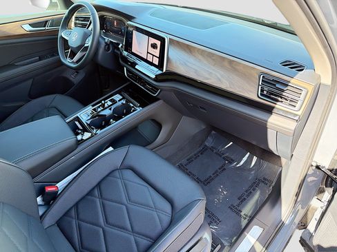 New 2026 Volkswagen Atlas SE FWD image 13