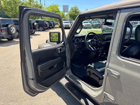 Used 2023 Jeep Wrangler Unlimited Sahara w/ Cold Weather Group AWD/4WD image 11