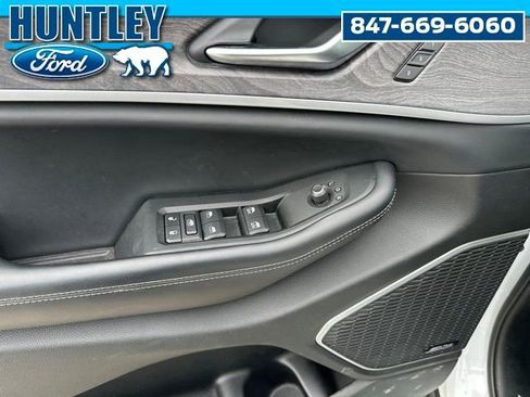 Used 2023 Jeep Grand Cherokee L Limited w/ Luxury Tech Group II image 22