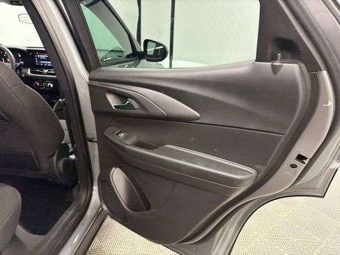 Used 2025 Chevrolet TrailBlazer LT FWD image 16