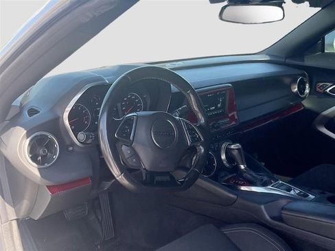 Used 2017 Chevrolet Camaro LT RWD image 9