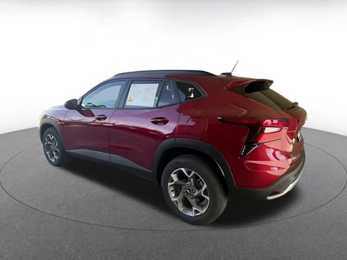 Used 2025 Chevrolet Trax LT image 9