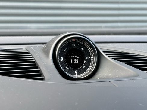 Certified 2025 Porsche Macan 4 Electric image 33