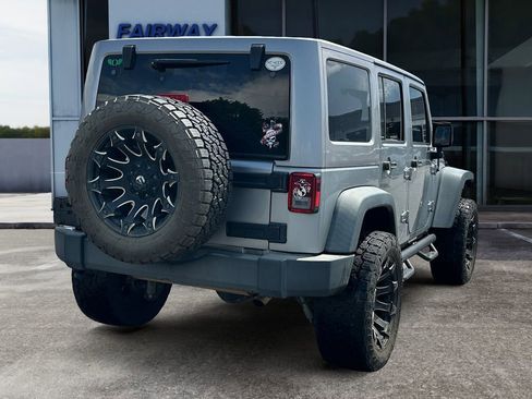 Used 2018 Jeep Wrangler Unlimited Rubicon w/ Cold Weather Group AWD/4WD image 6