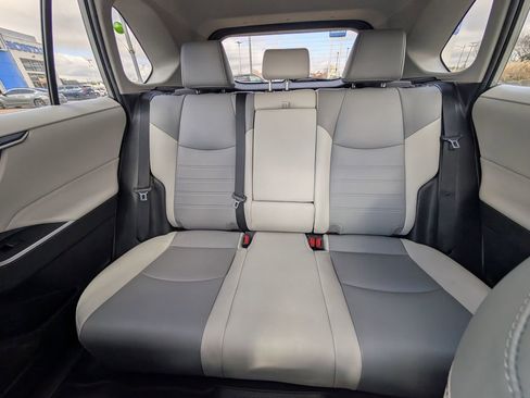 Used 2021 Toyota RAV4 XLE Premium image 13