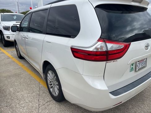 Used 2015 Toyota Sienna XLE image 2