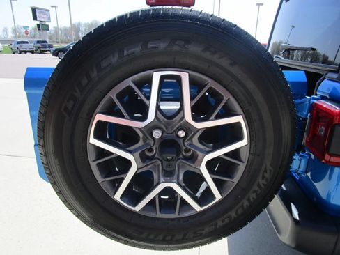 Used 2024 Jeep Wrangler Unlimited Sahara AWD/4WD image 18