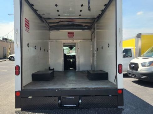 Used 2022 Ford Transit 350 DRW RWD image 4