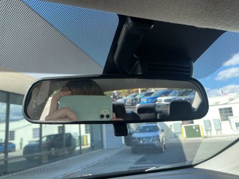 New 2025 Nissan Versa SR w/ Trunk Package image 20