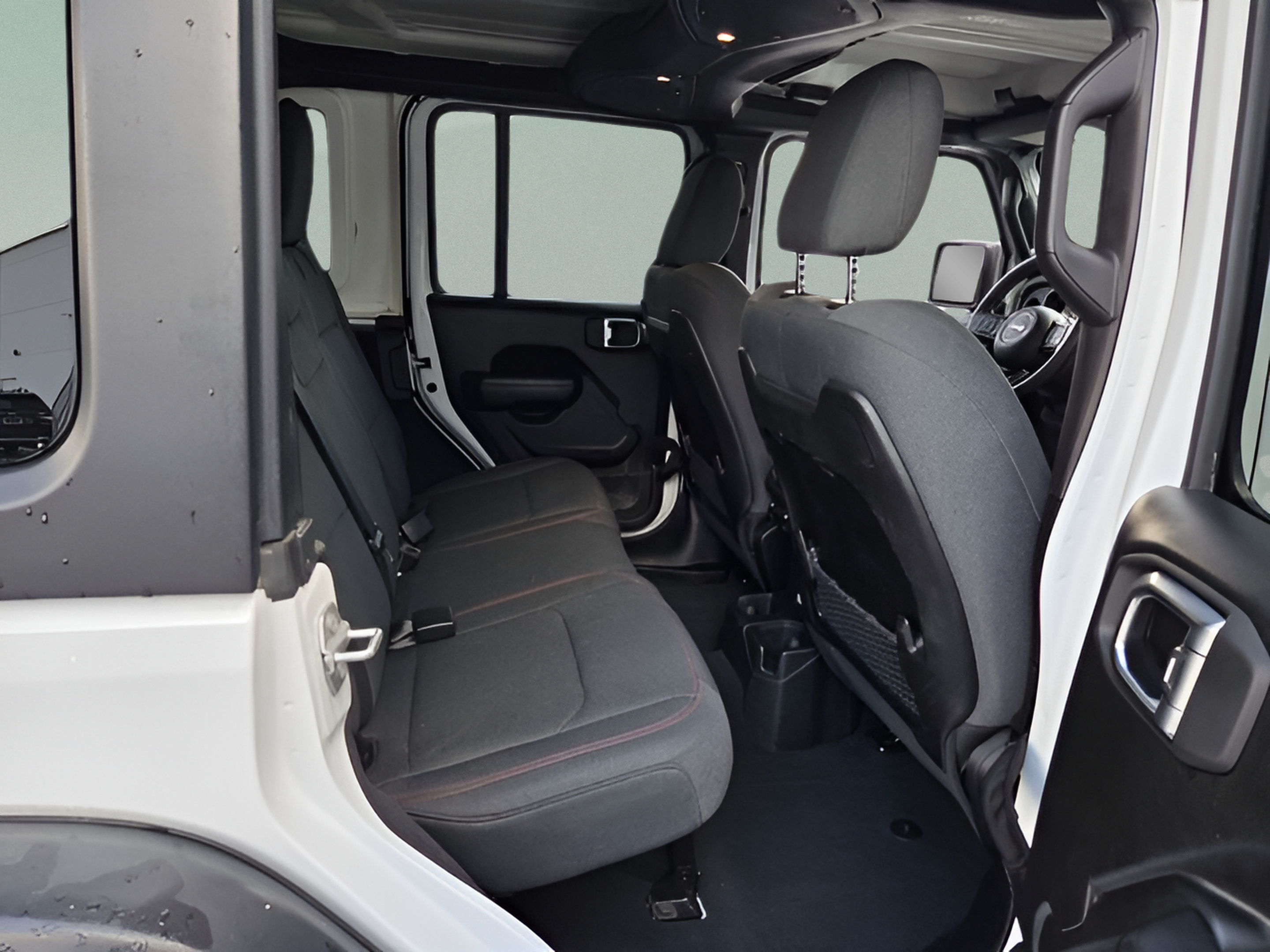 Used 2025 Jeep Wrangler Unlimited Rubicon AWD/4WD image 13