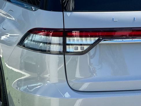Used 2023 Lincoln Aviator Reserve w/ Equipment Group 201A RWD image 33
