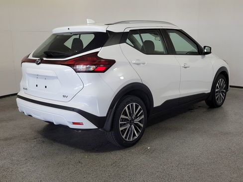 Used 2023 Nissan Kicks SV FWD image 6