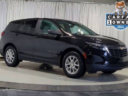 Used 2022 Chevrolet Equinox LS w/ LS Convenience Package image 2