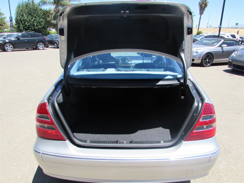 Used 2003 Mercedes-Benz E 500 Sedan image 28