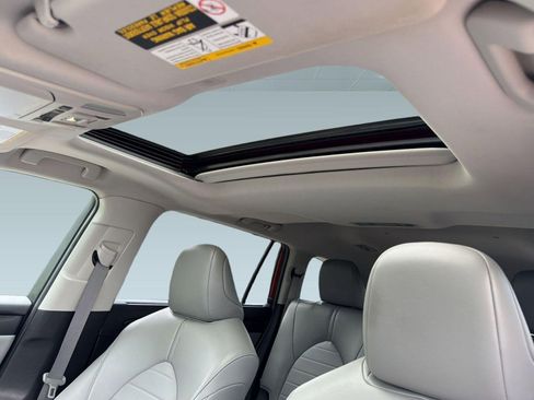 Used 2023 Toyota Highlander XLE FWD image 14