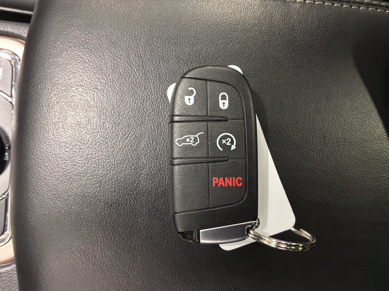 Used 2015 Jeep Grand Cherokee Overland AWD/4WD image 12