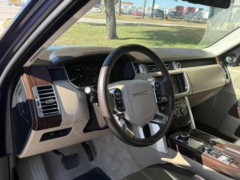 Used 2014 Land Rover Range Rover HSE image 16