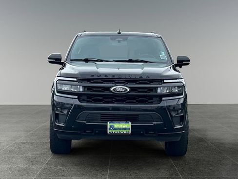 Used 2024 Ford Expedition Limited AWD/4WD image 3