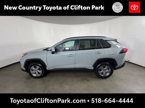 Used 2022 Toyota RAV4 XLE w/ Convenience Package image 6