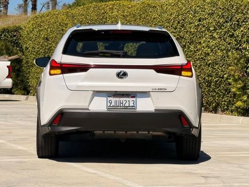 Certified 2024 Lexus UX 250h FWD image 11