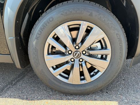 New 2025 Nissan Pathfinder SV image 10