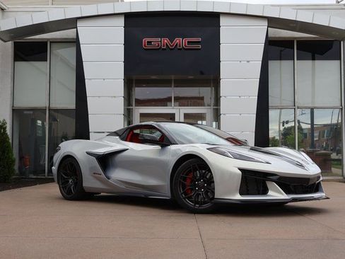 Used 2024 Chevrolet Corvette Z06 RWD image 1
