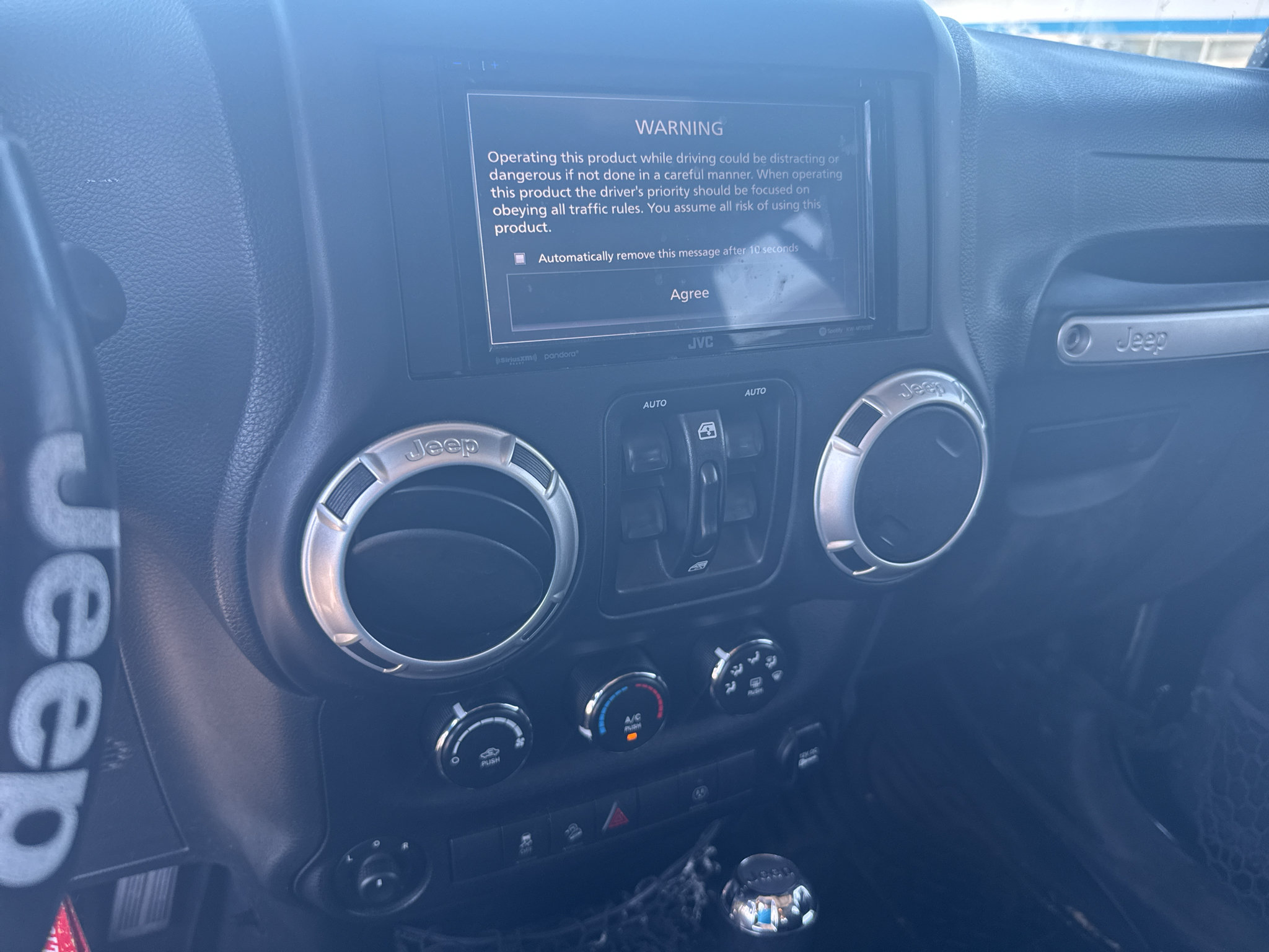 Used 2017 Jeep Wrangler Unlimited Sahara w/ Connectivity Group AWD/4WD image 9