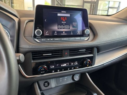 Used 2025 Nissan Rogue SV FWD image 17