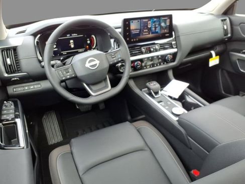 New 2026 Nissan Pathfinder SL image 6