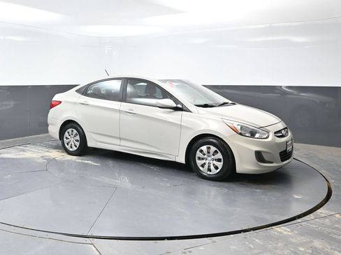 Used 2017 Hyundai Accent SE FWD image 4