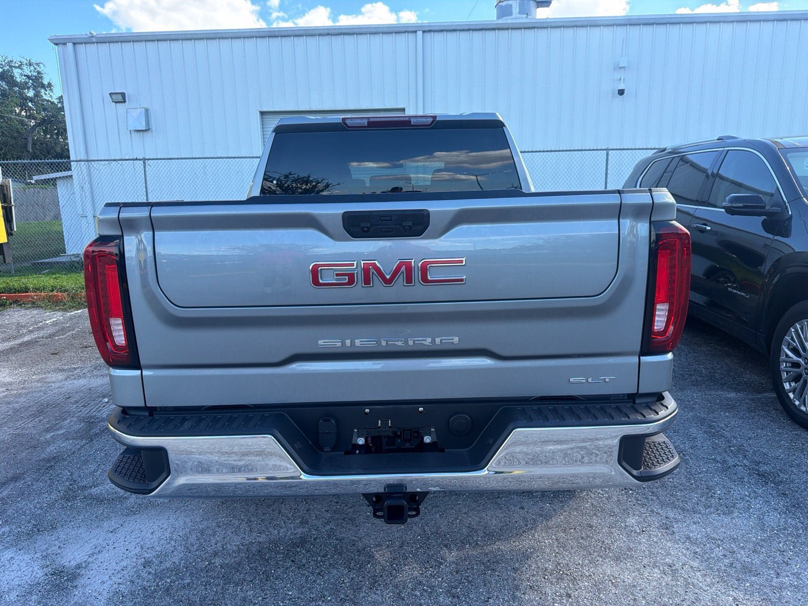 Used 2026 GMC Sierra 1500 SLT AWD/4WD image 13