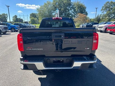 Used 2021 Chevrolet Colorado W/T w/ WT Convenience Package AWD/4WD image 6